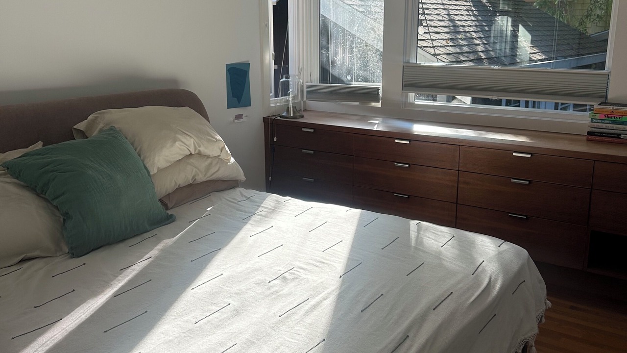 Photo of Bedroom in Piedmont Avenue