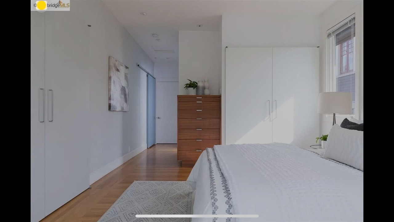 Photo of Bedroom in Piedmont Avenue