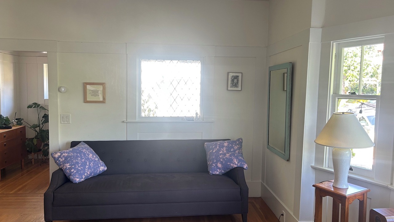 Photo of Livingroom in Piedmont Avenue