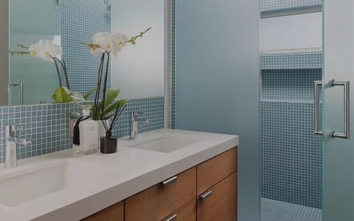 Photo of Bathroom in Piedmont Avenue