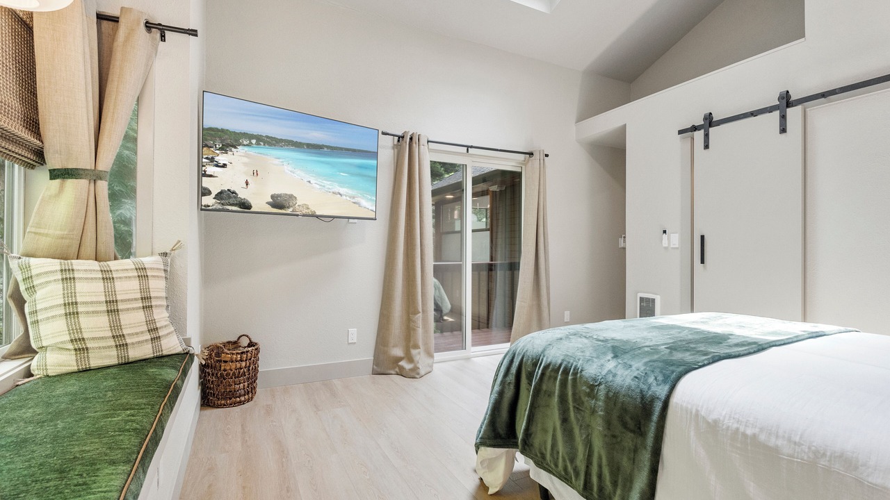 Photo of Bedroom in Crescent City