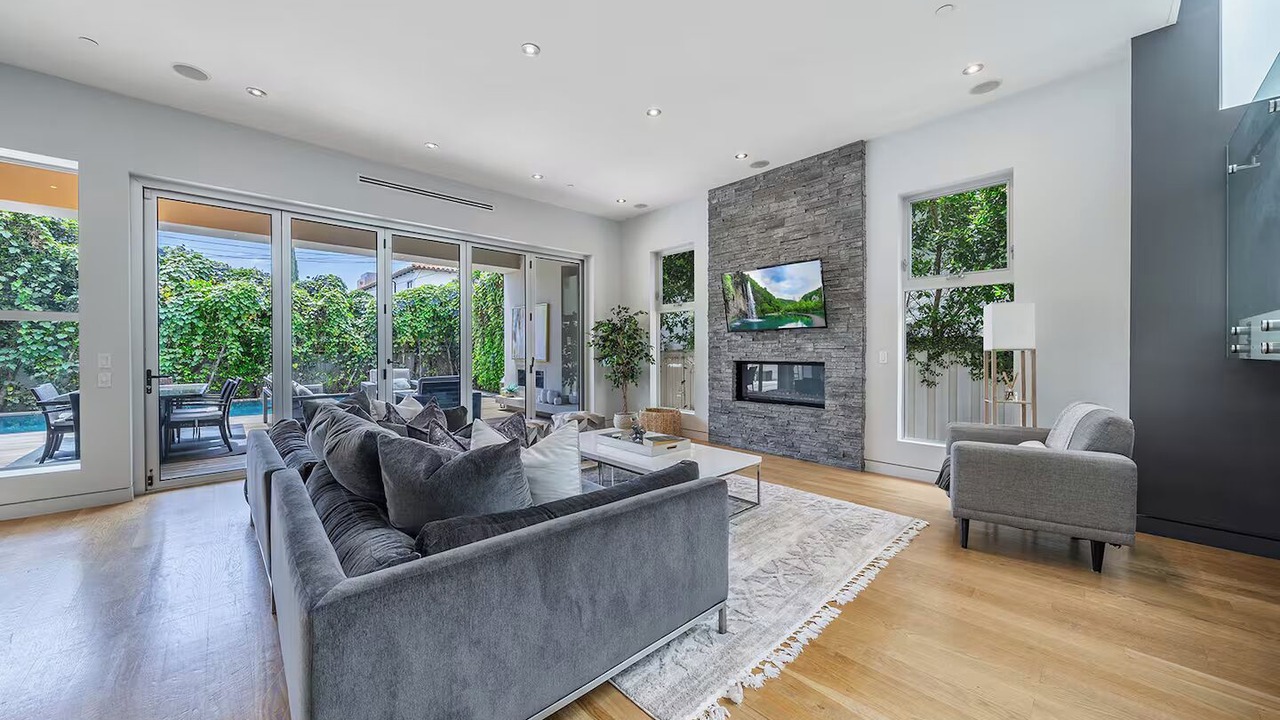 Photo of Livingroom in Beverly Grove