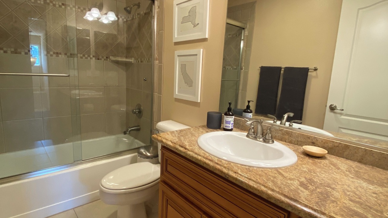 Photo of Bathroom in Lamanda Park