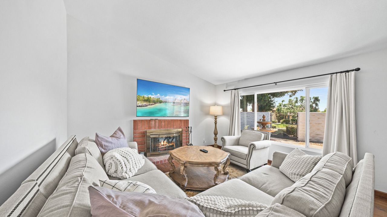 Photo of Livingroom in Walnut