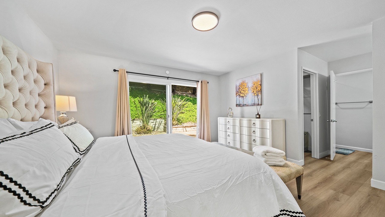 Photo of Bedroom in Walnut