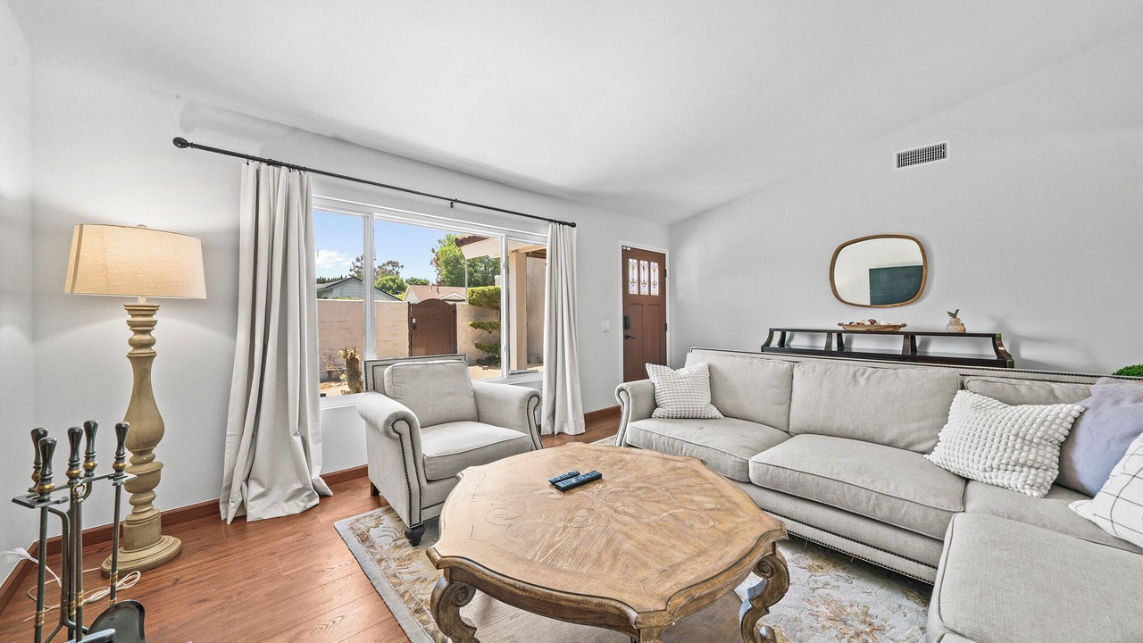 Photo of Livingroom in Walnut