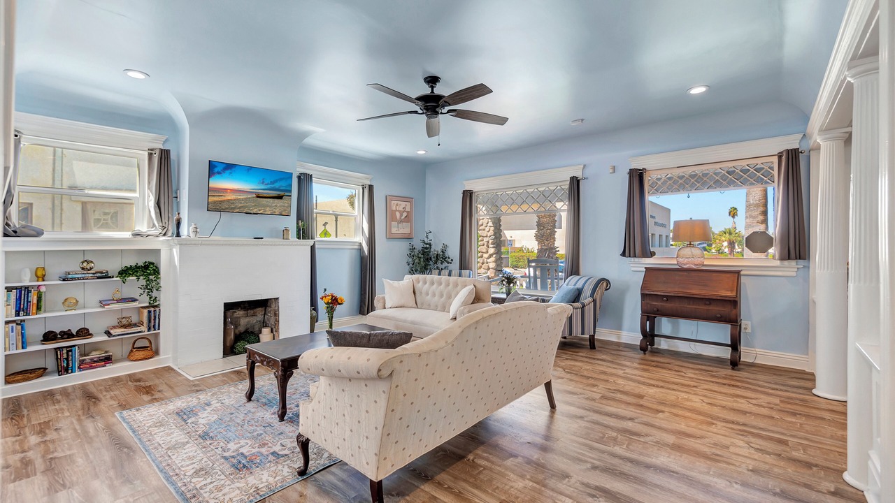 Photo of Livingroom in Downtown Riverside