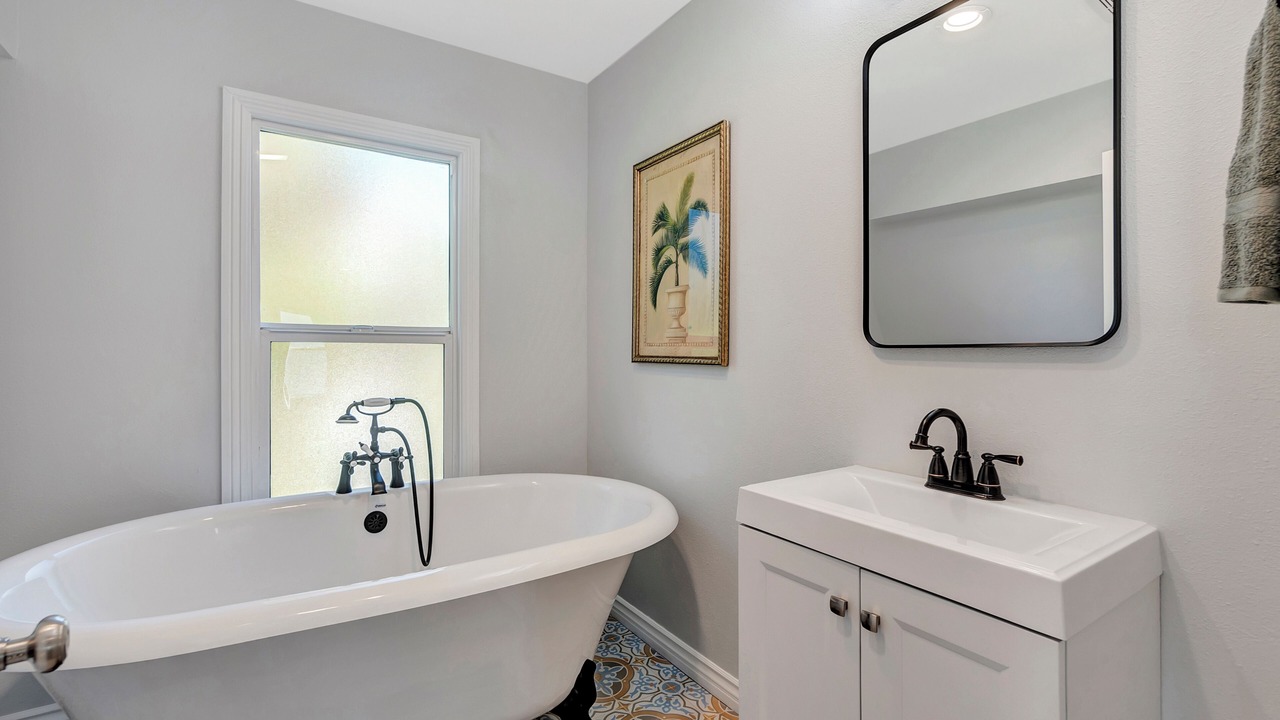 Photo of Bathroom in Downtown Riverside