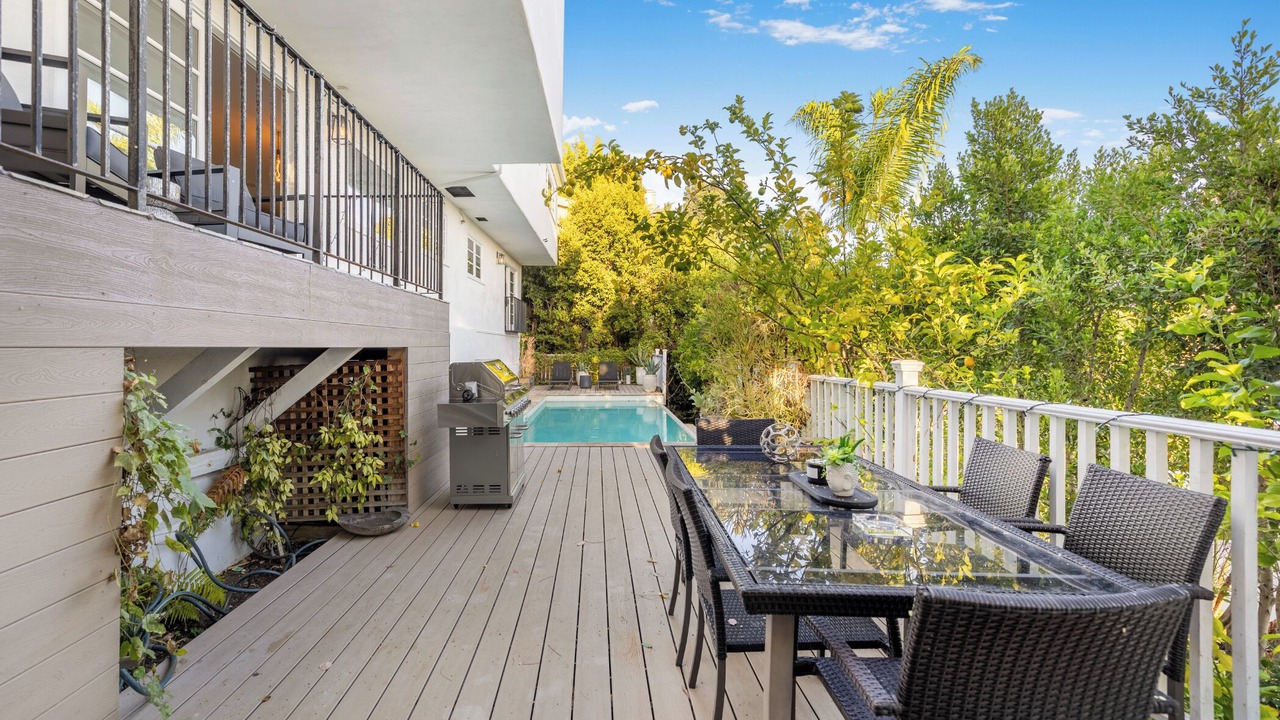 Photo of Outdoor in Hollywood Hills West