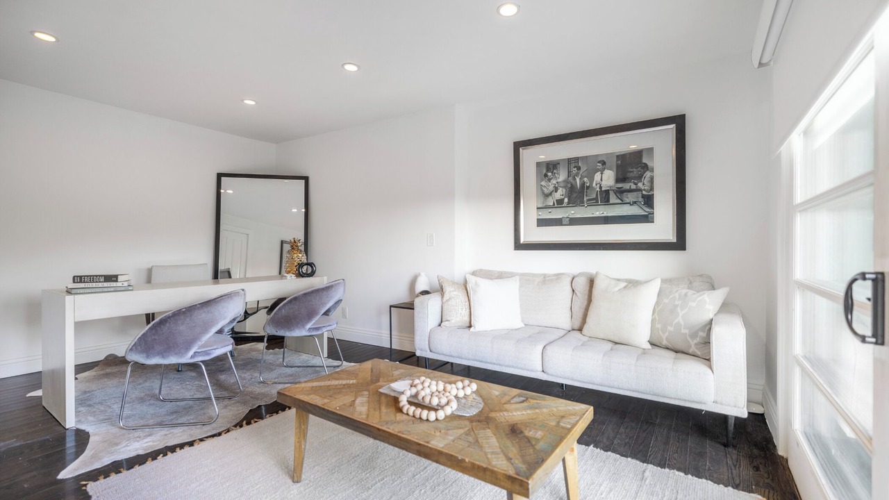Photo of Livingroom in Hollywood Hills West