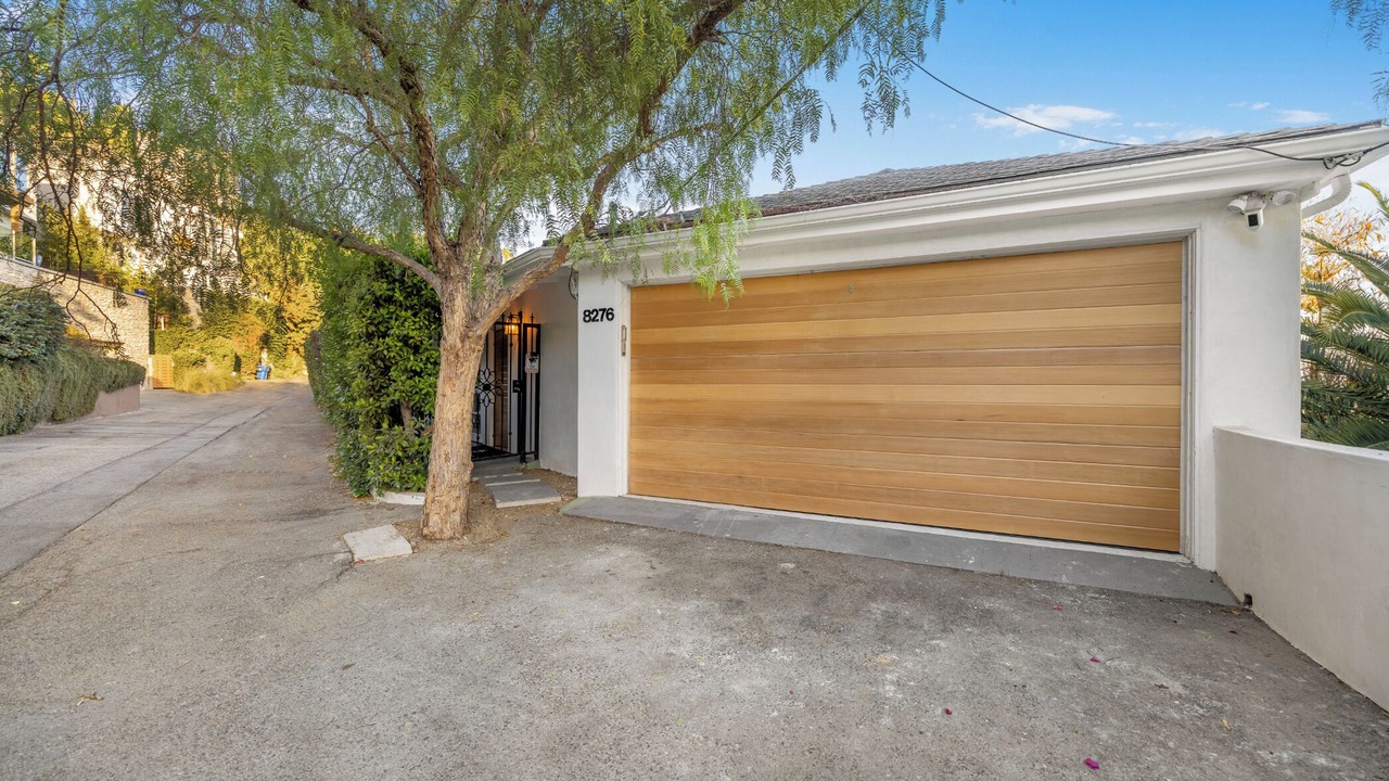 Photo of Outdoor in Hollywood Hills West