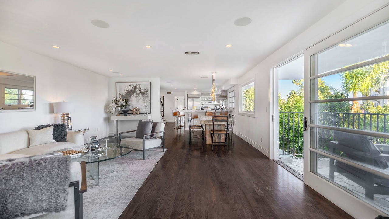 Photo of Livingroom in Hollywood Hills West