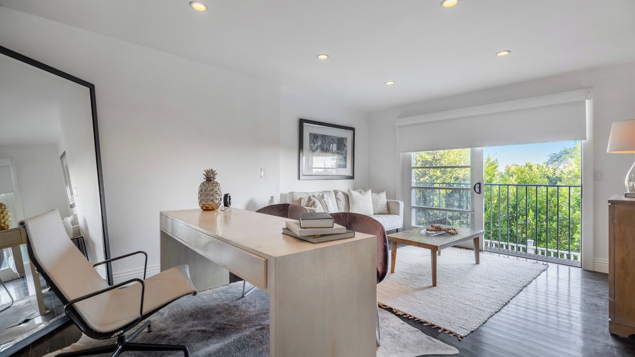 Photo of Livingroom in Hollywood Hills West