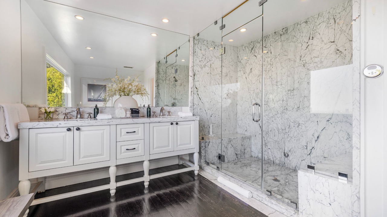 Photo of Bathroom in Hollywood Hills West