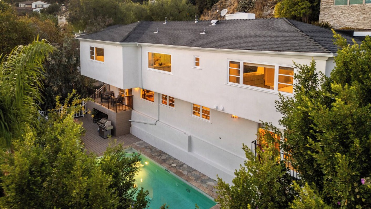 Photo of Outdoor in Hollywood Hills West