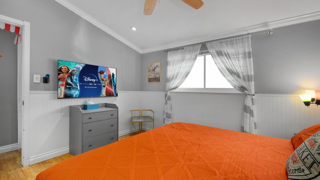 Photo of Bedroom in Anaheim Resort