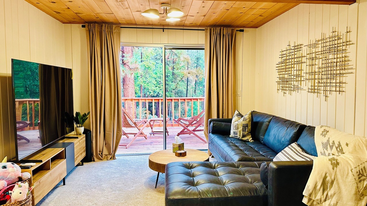 Photo of Livingroom in Oakhurst