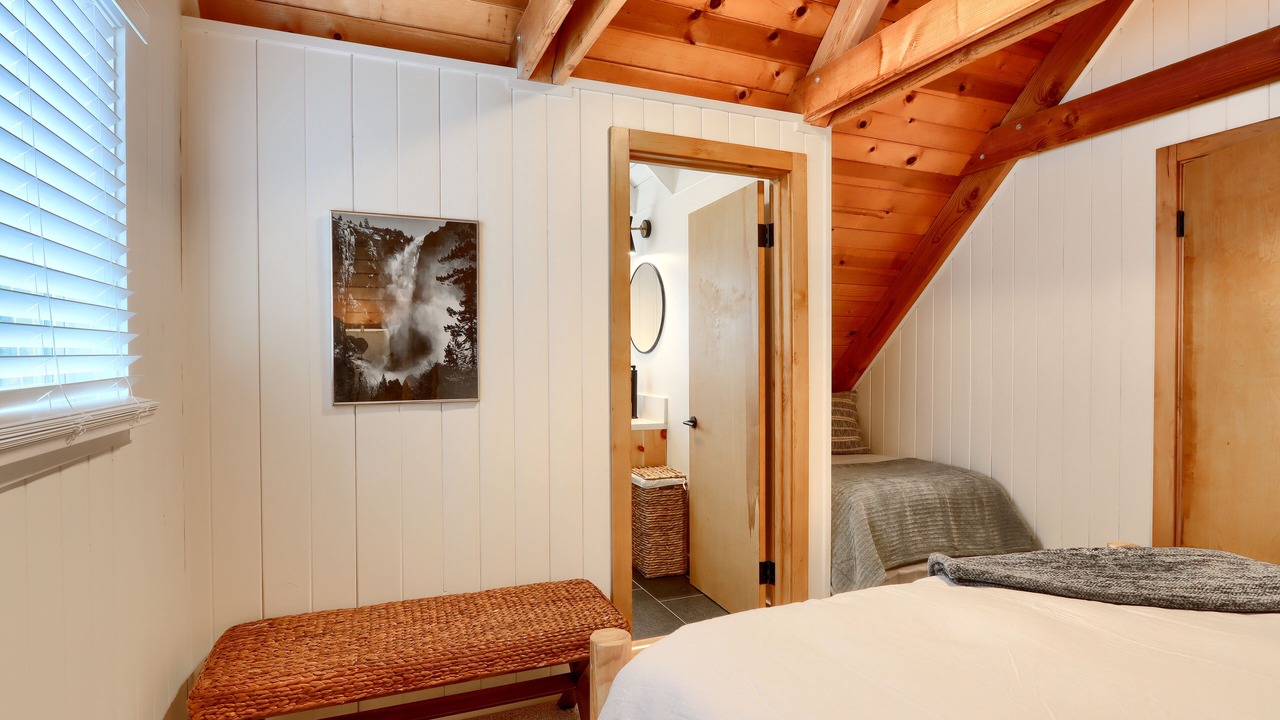 Photo of Bedroom in Oakhurst