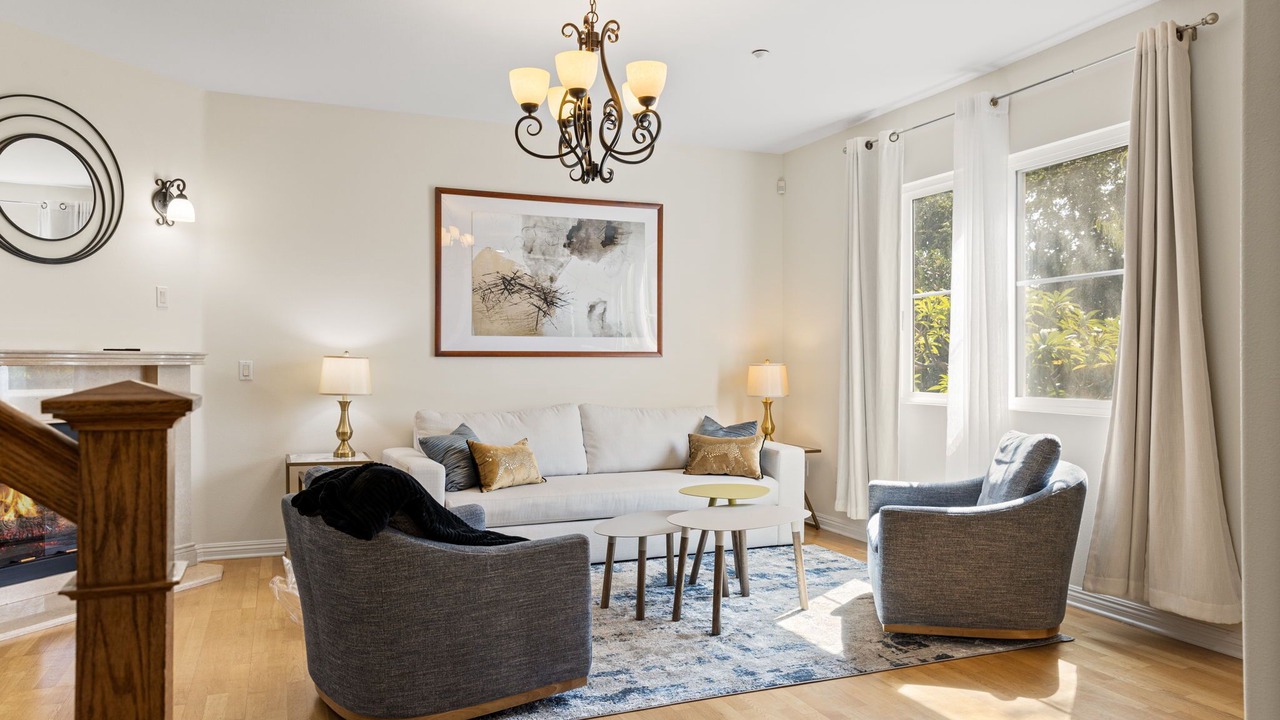 Photo of Livingroom in Duarte