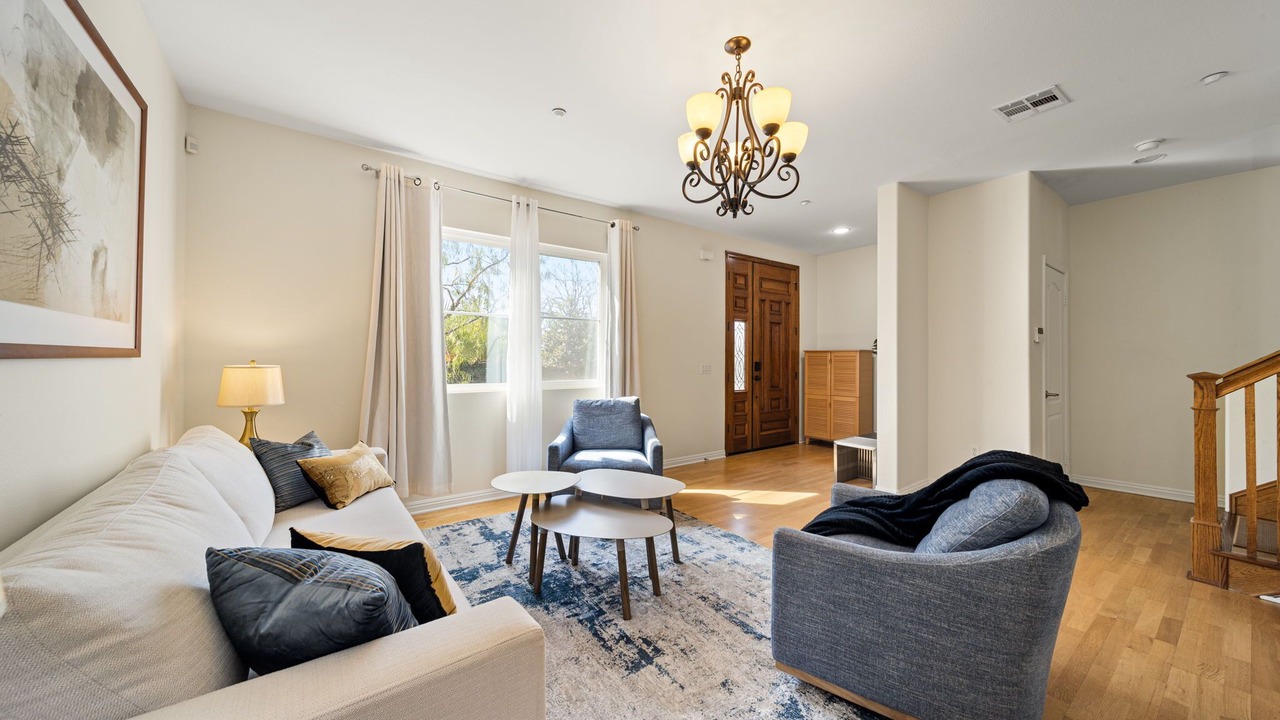 Photo of Livingroom in Duarte