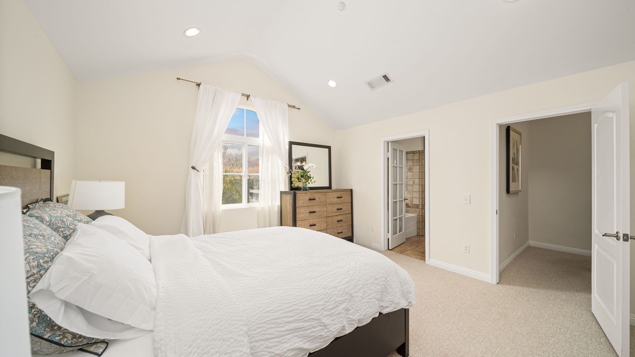 Photo of Bedroom in Duarte