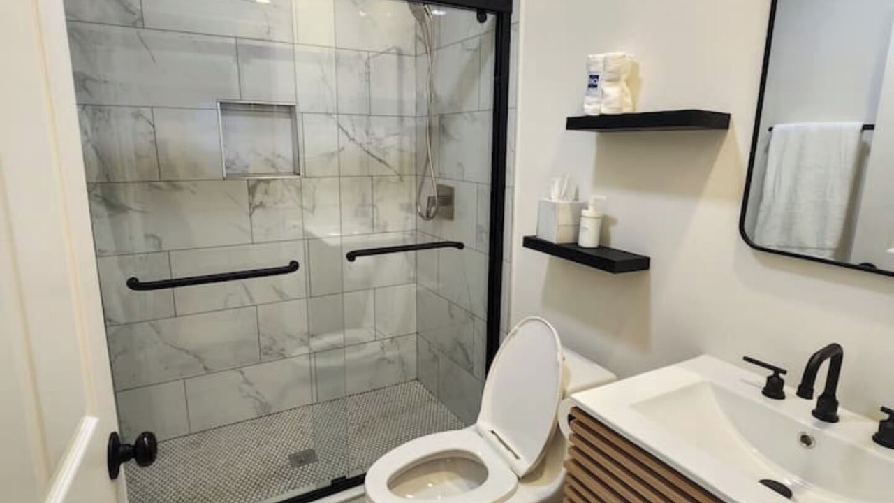 Photo of Bathroom in Harbor