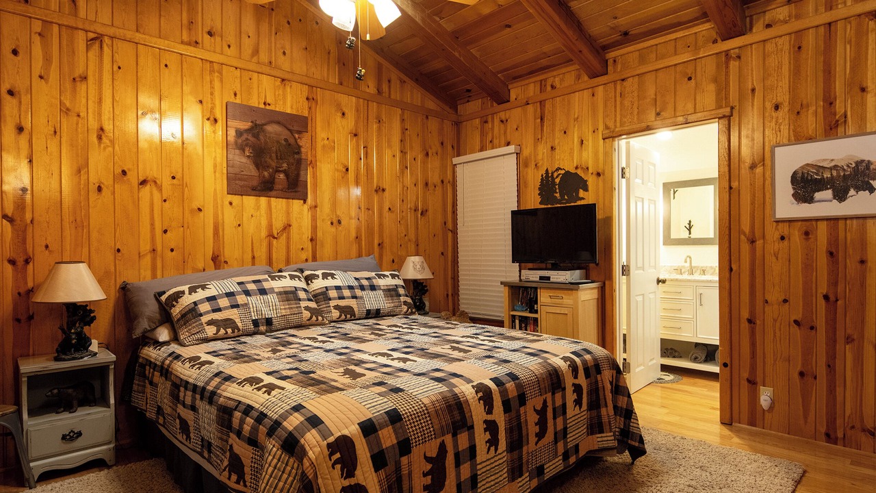 Photo of Bedroom in Wrightwood