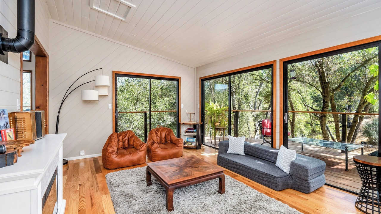 Photo of Livingroom in Oakhurst