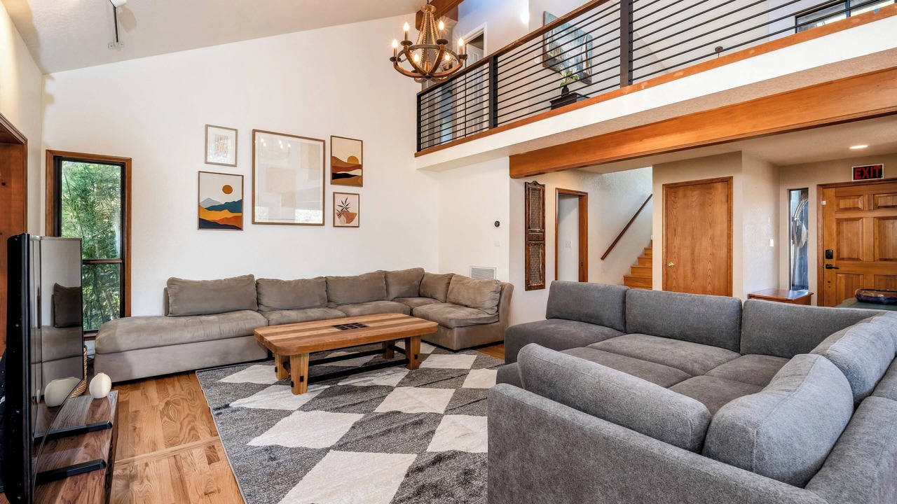Photo of Livingroom in Oakhurst