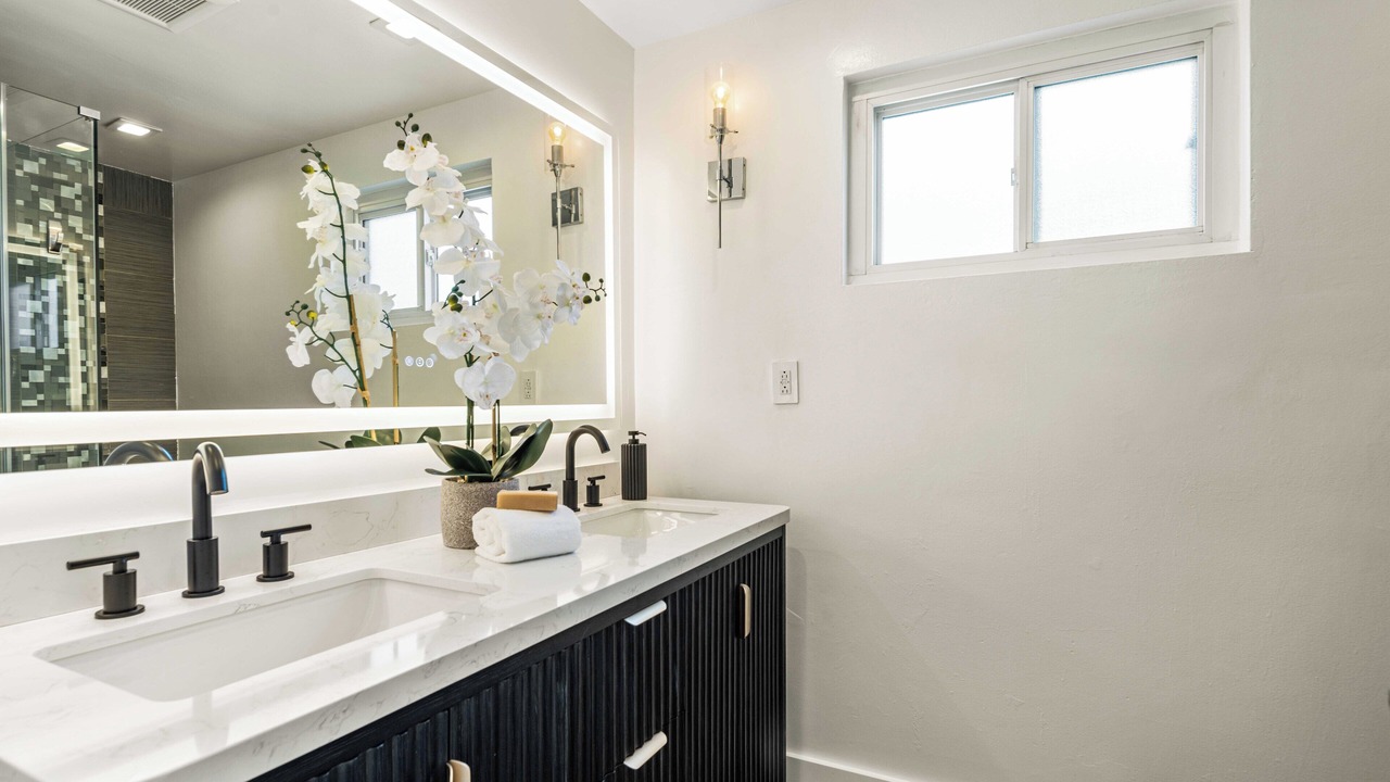 Photo of Bathroom in Reseda