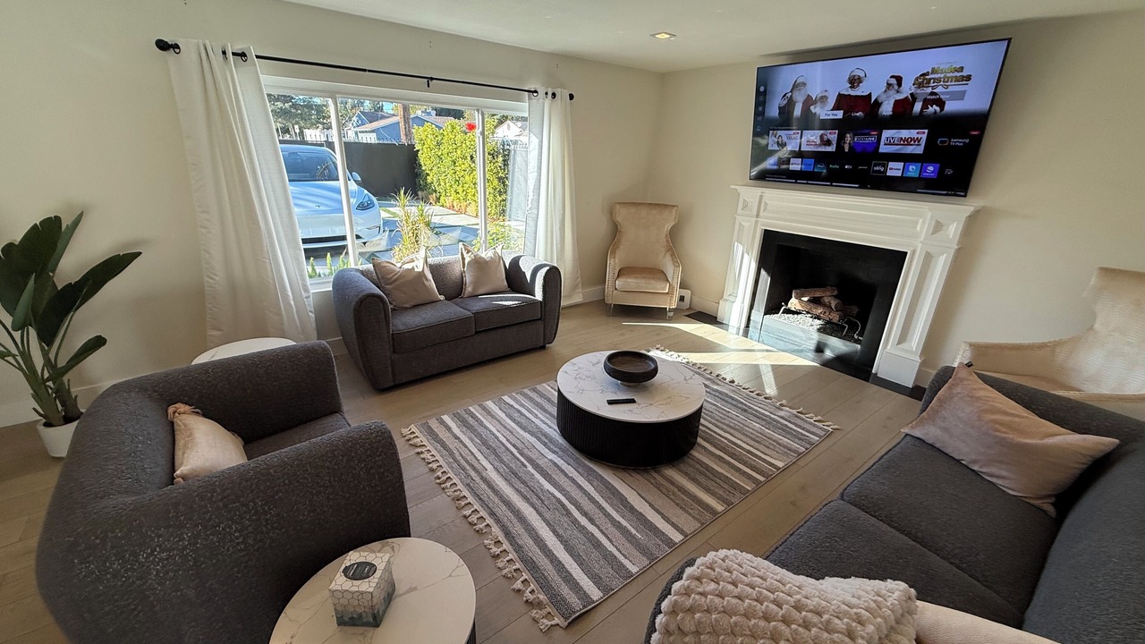 Photo of Livingroom in Reseda