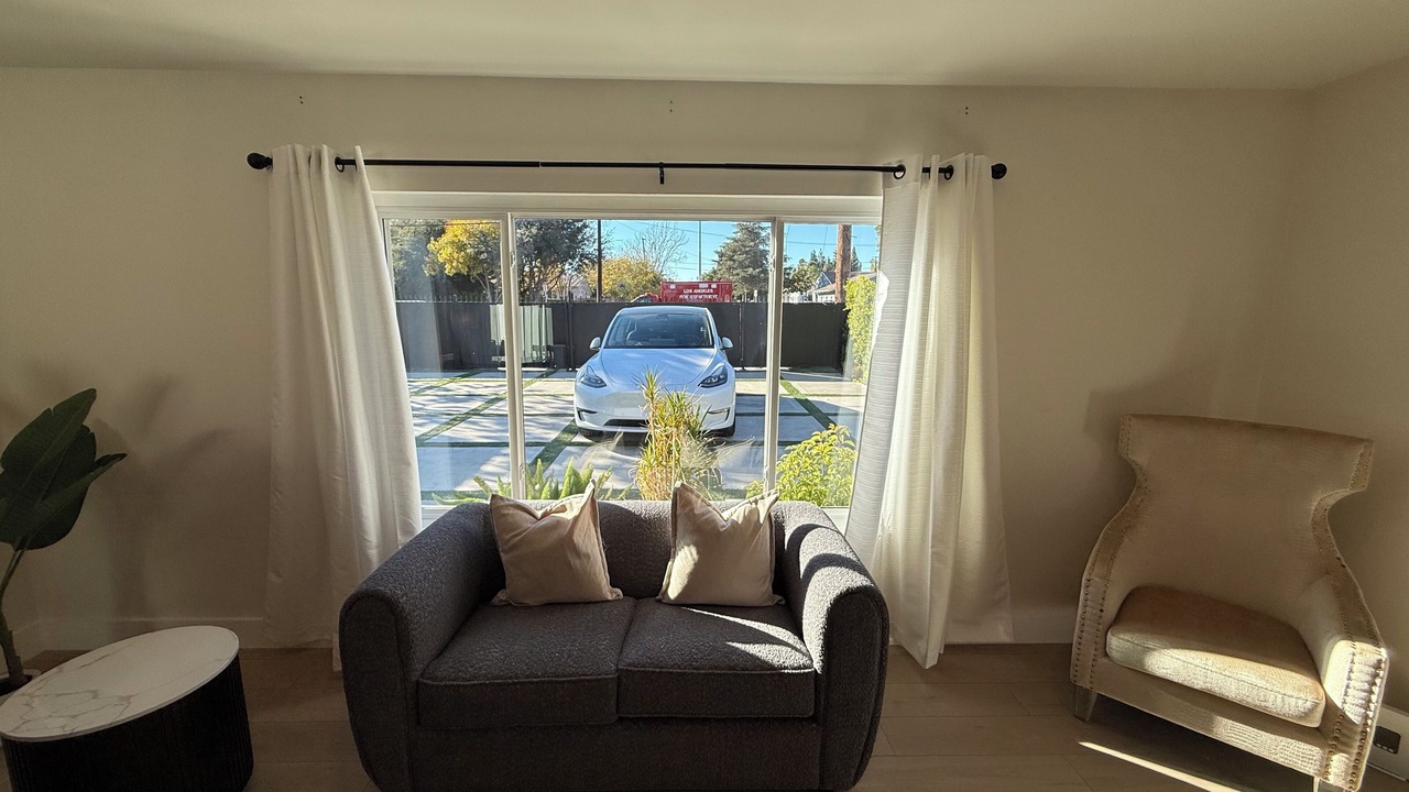 Photo of Livingroom in Reseda