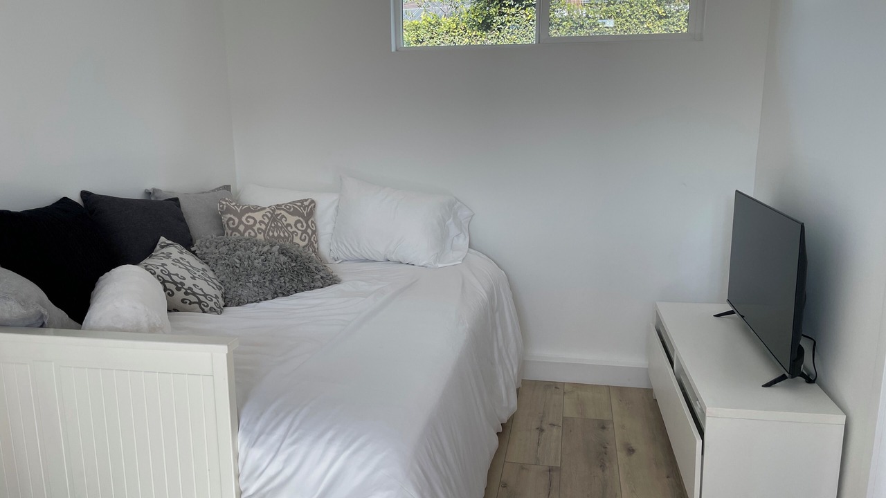 Photo of Bedroom in Valley Glen