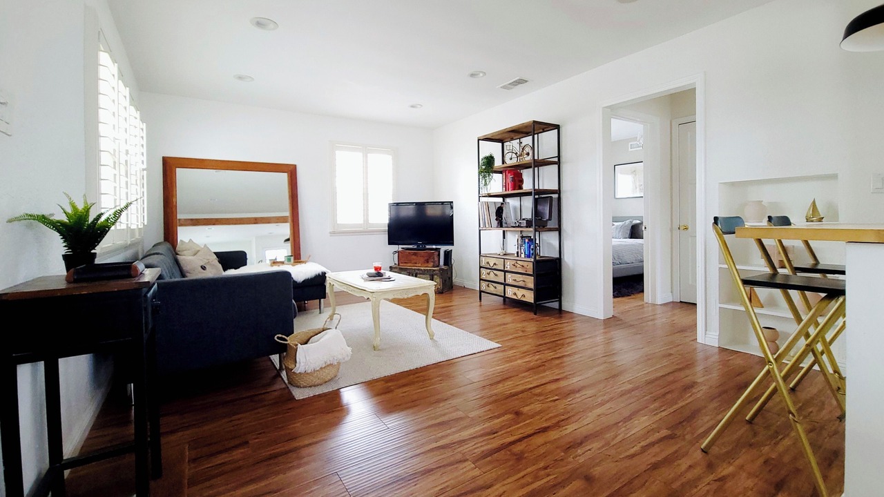 Photo of Livingroom in Harbor Gateway South