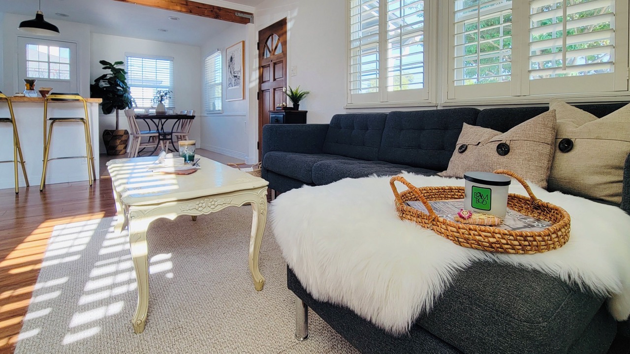 Photo of Livingroom in Harbor Gateway South