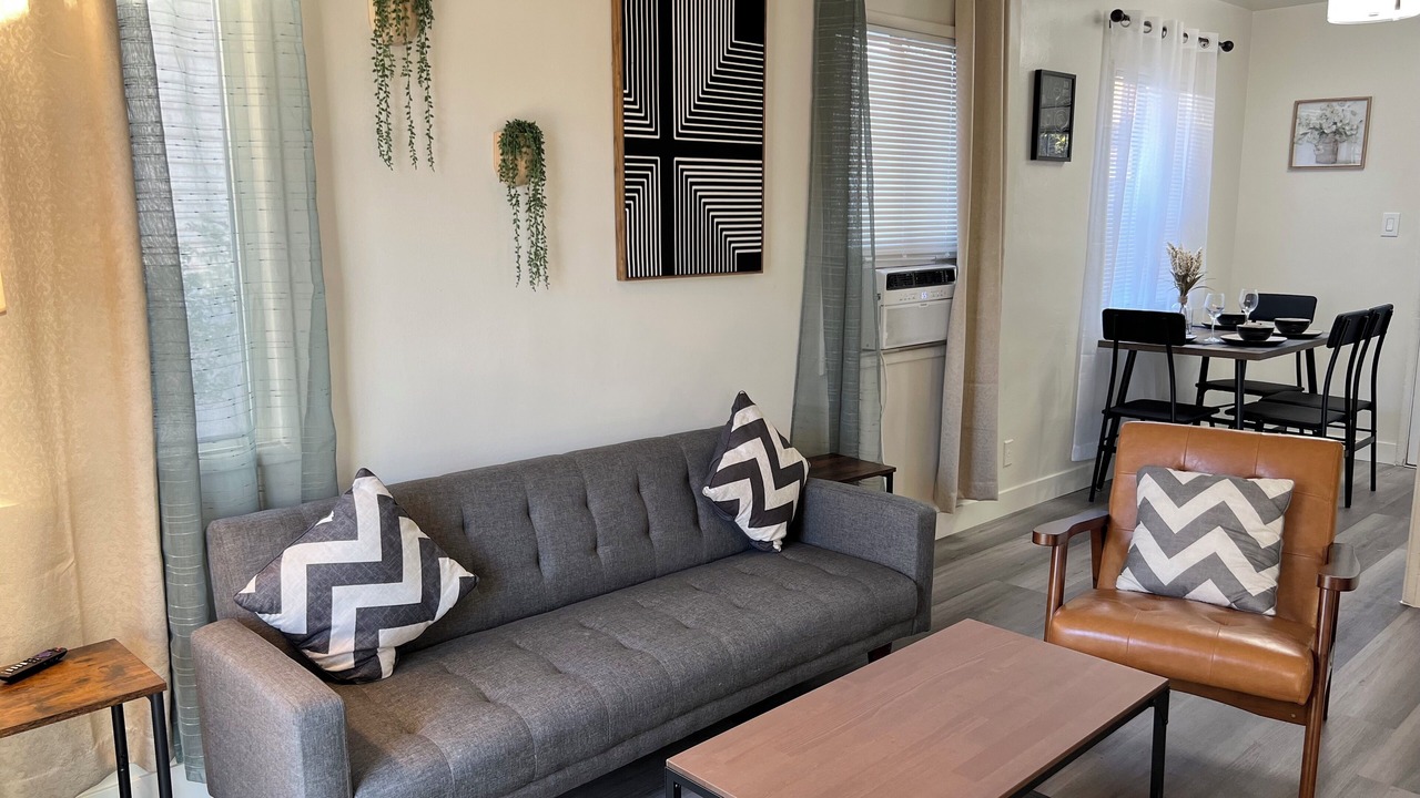 Photo of Livingroom in Pacific - Edison