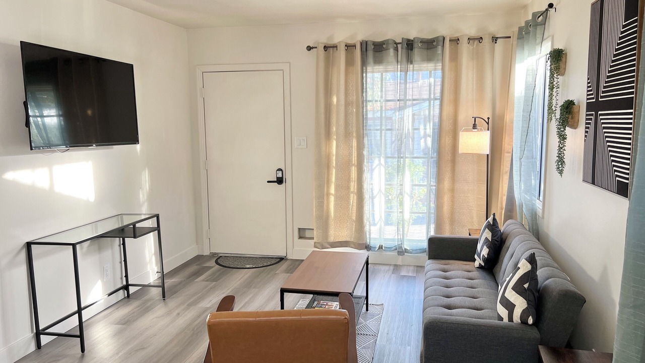 Photo of Livingroom in Pacific - Edison