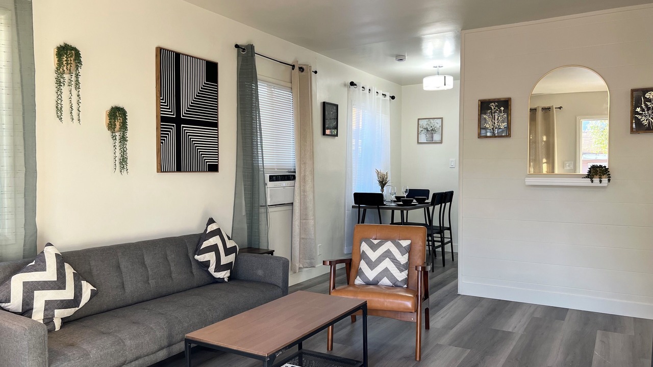 Photo of Livingroom in Pacific - Edison