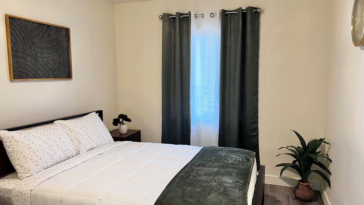 Photo of Bedroom in Pacific - Edison