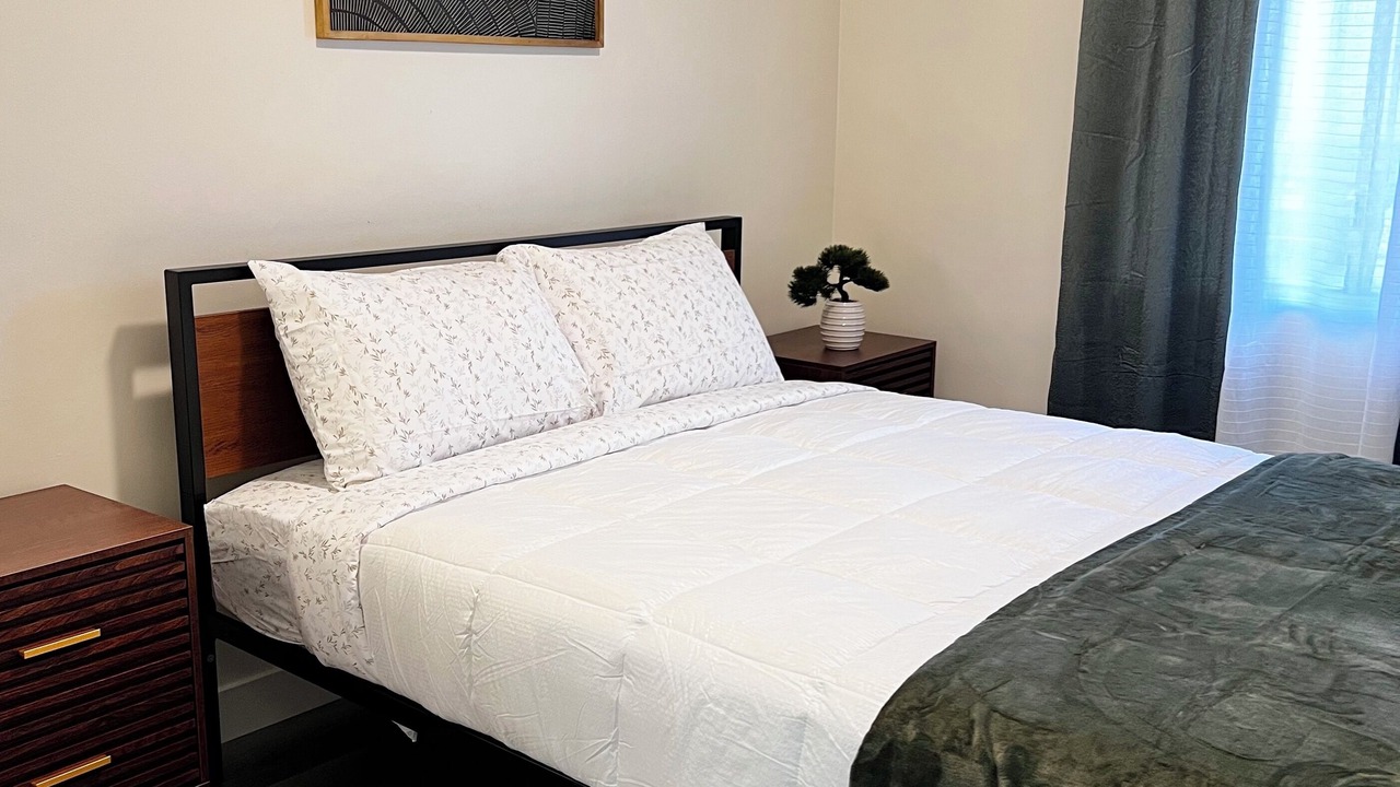 Photo of Bedroom in Pacific - Edison