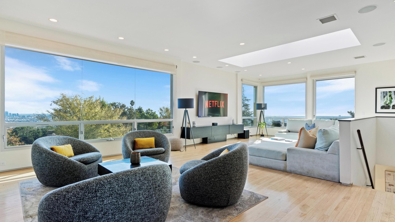 Photo of Livingroom in Hollywoodland