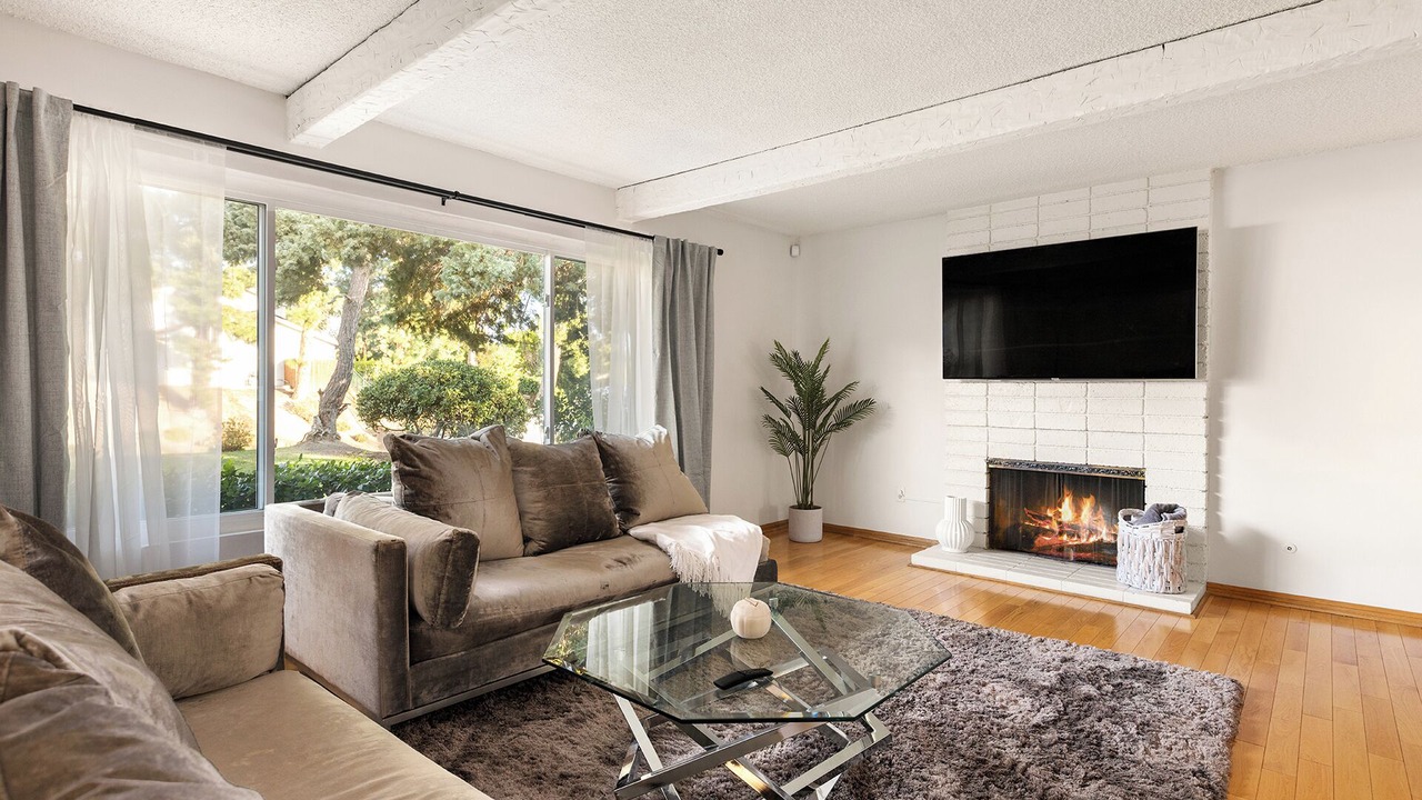 Photo of Livingroom in Granada Hills North