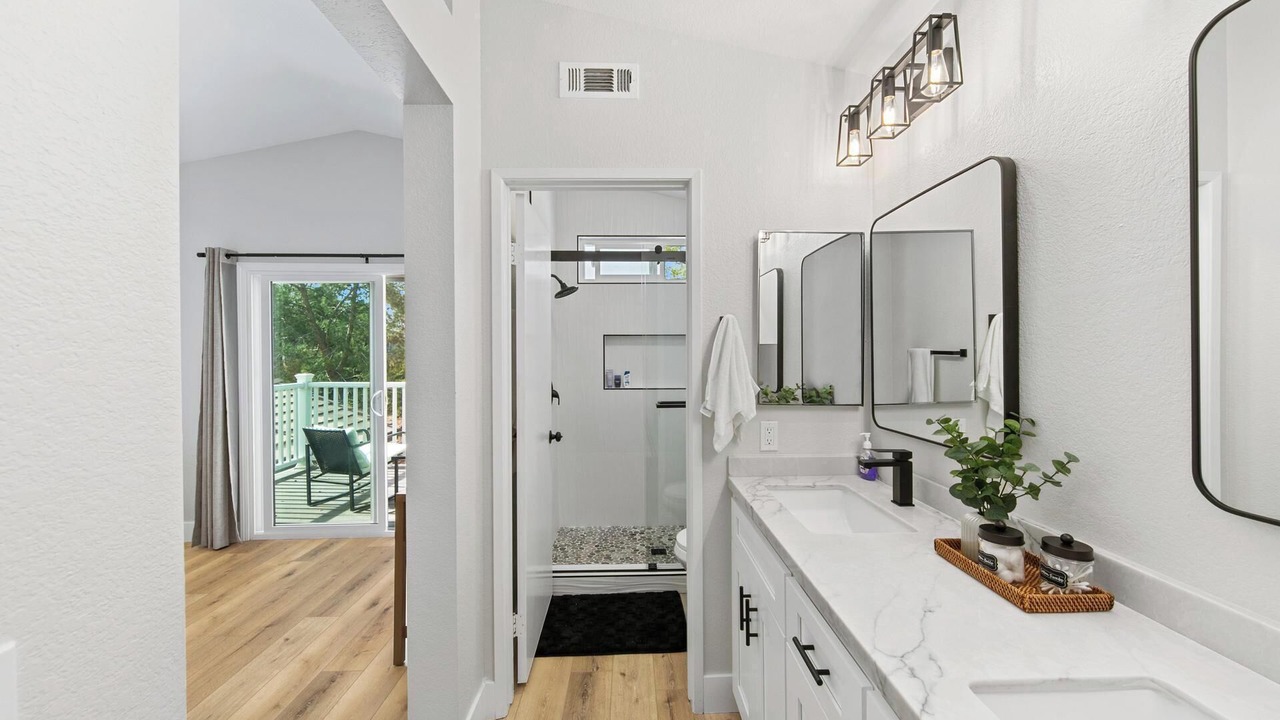 Photo of Bathroom in Vista