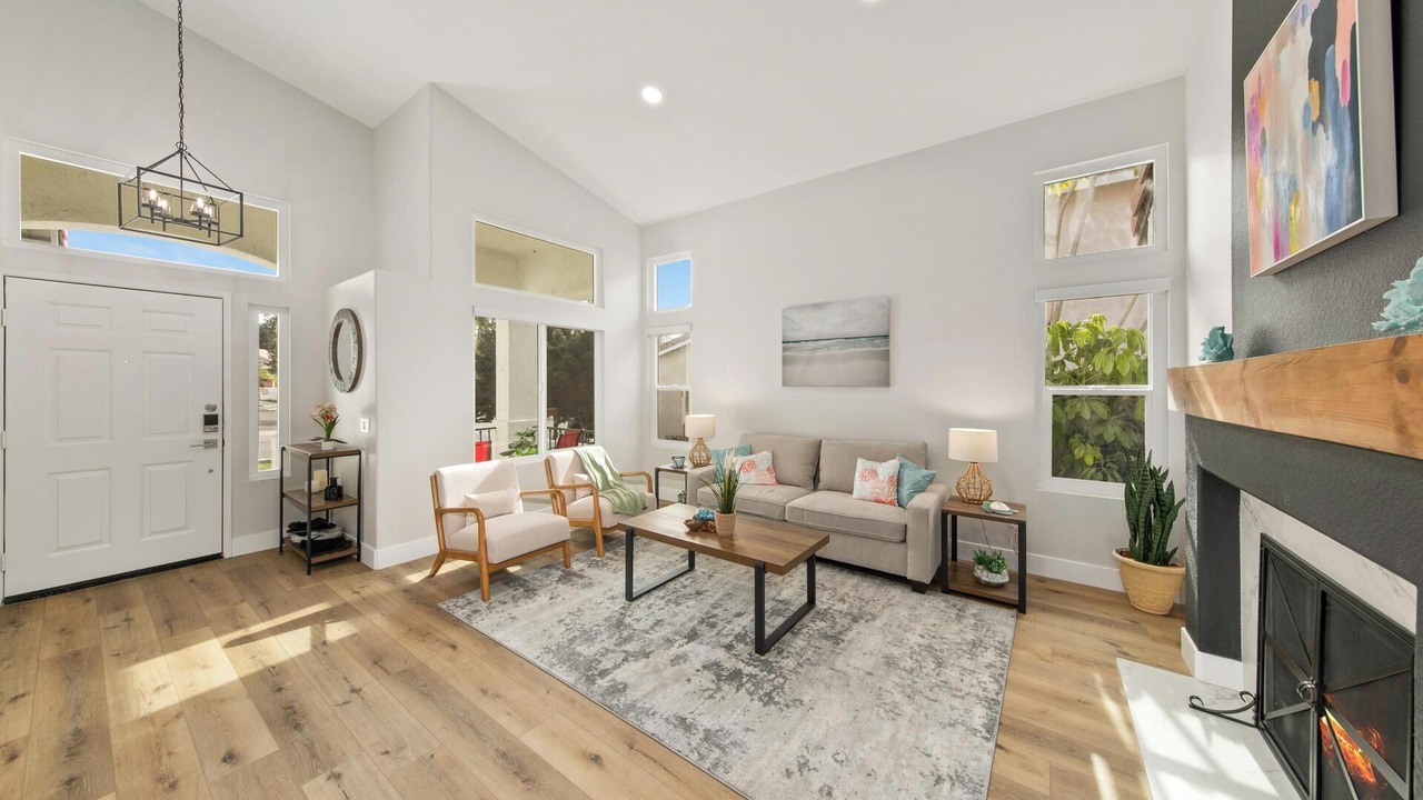 Photo of Livingroom in Vista