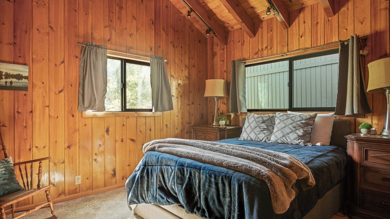 Photo of Bedroom in Green Valley Lake