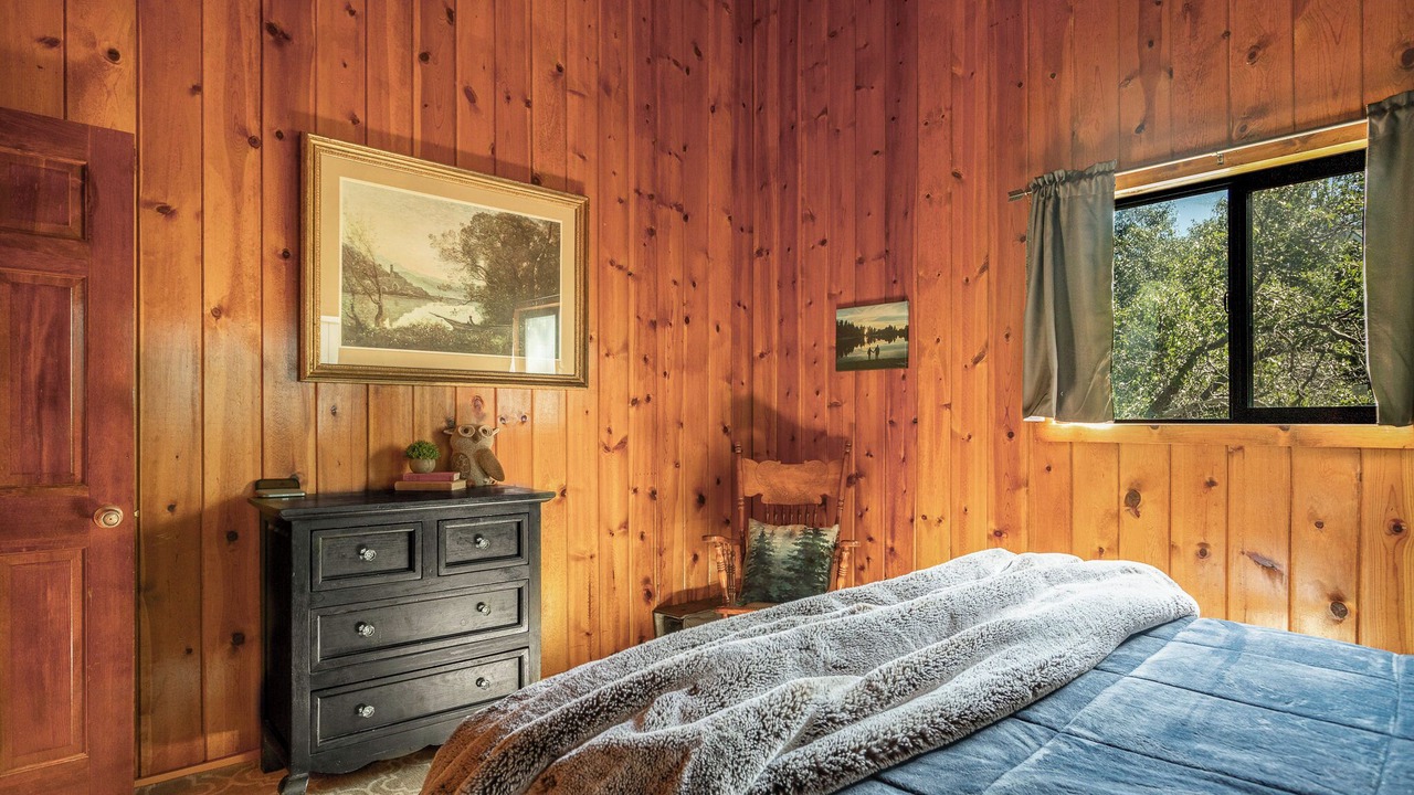 Photo of Bedroom in Green Valley Lake