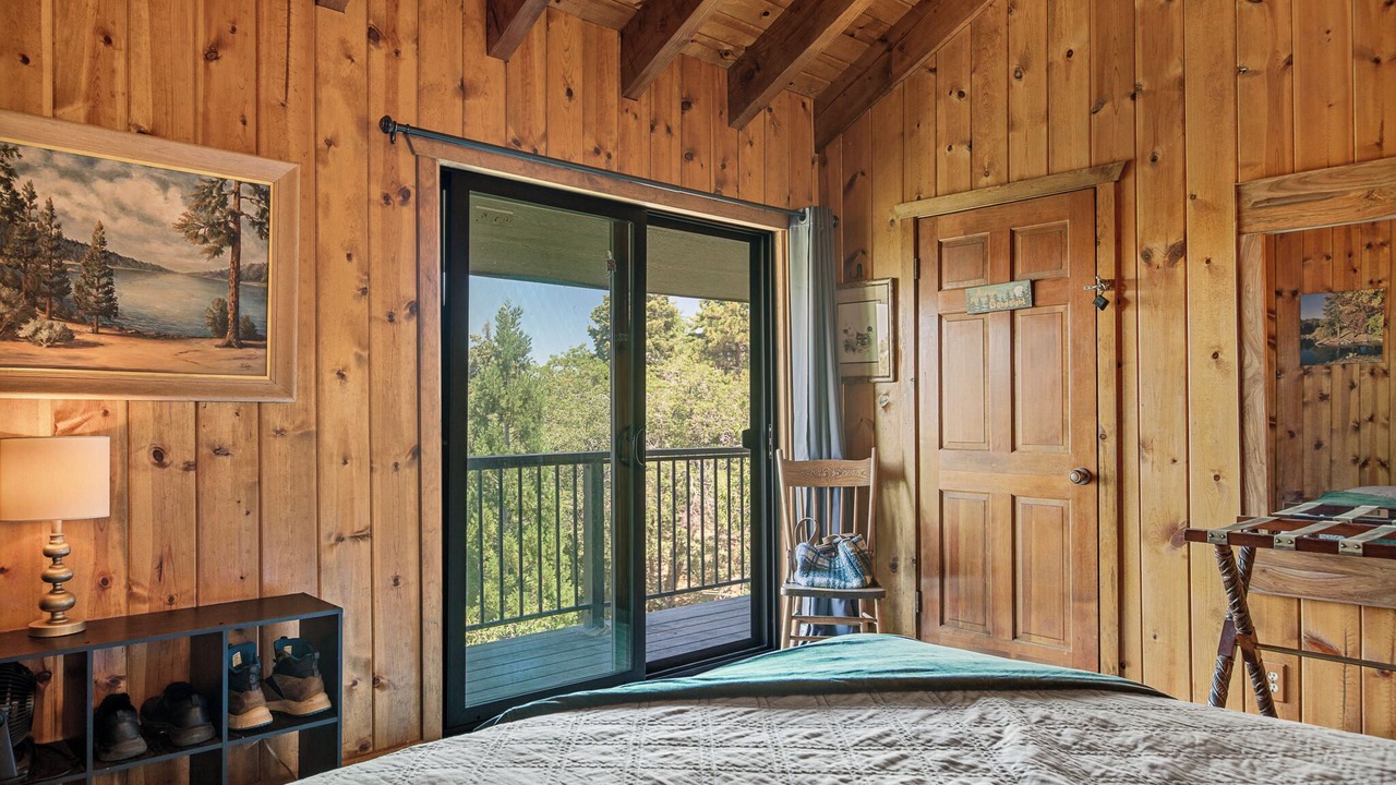 Photo of Bedroom in Green Valley Lake