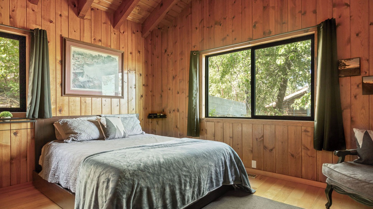Photo of Bedroom in Green Valley Lake