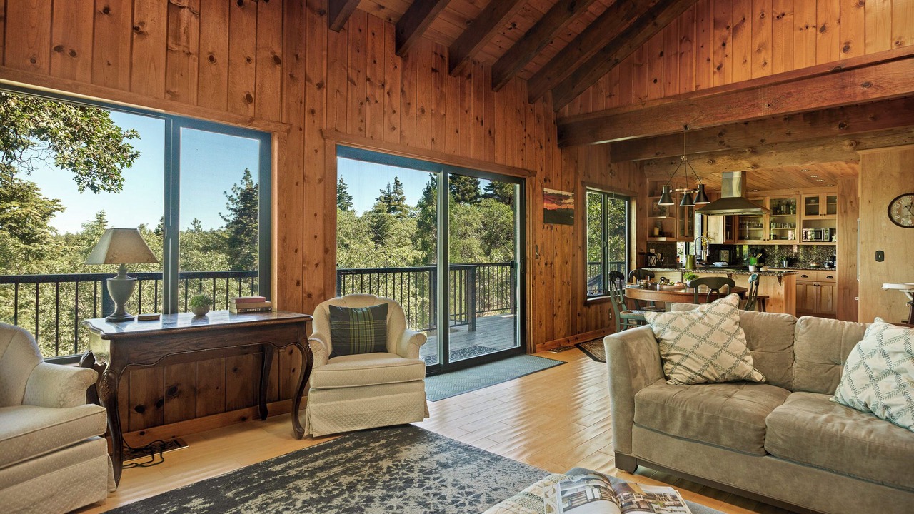 Photo of Livingroom in Green Valley Lake