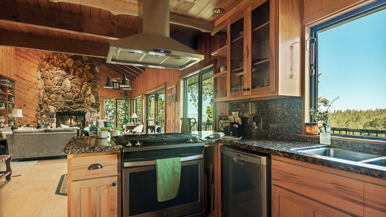Photo of Kitchen in Green Valley Lake